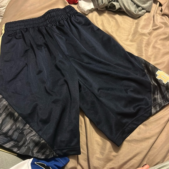Boys Medium Notre Dame shorts! - Picture 1 of 7